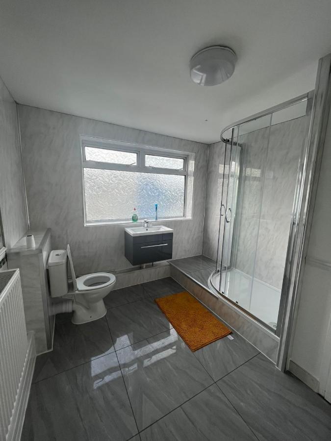 Cheerful Two Bedrooms Town House With Free Parking Apartment *