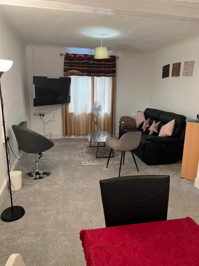Cheerful Two Bedrooms Town House With Free Parking Apartment Pembroke Dock
